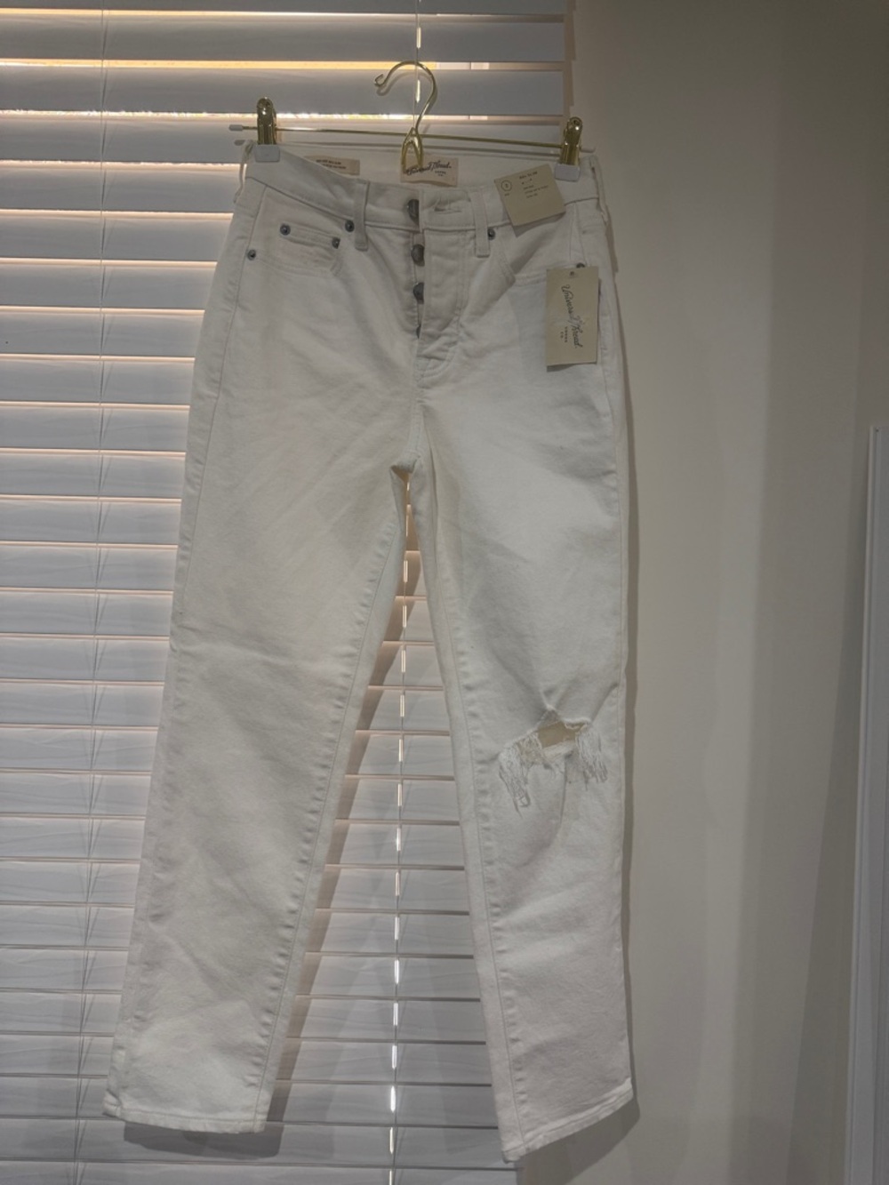 Universal Thread White High-Rise Distressed Jeans